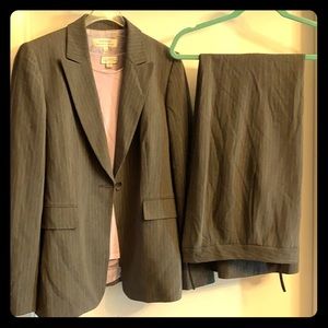 NWOT TAHARI PANT SUIT WITH SLEEVELESS TOP